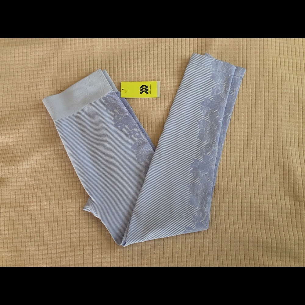 All in Motion Girls Lavender & White Flower Leggings Sz XL